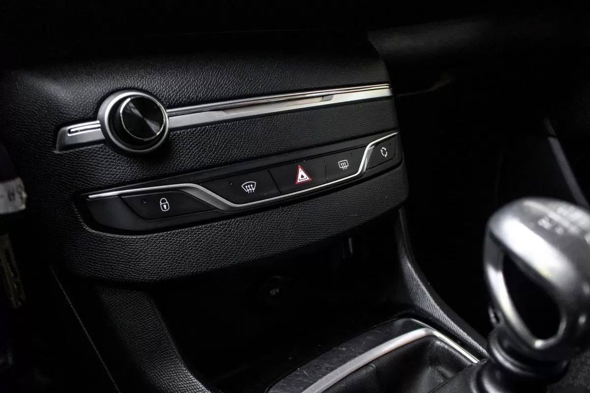 peugeot-308-sw-2019-diesel-1499cc