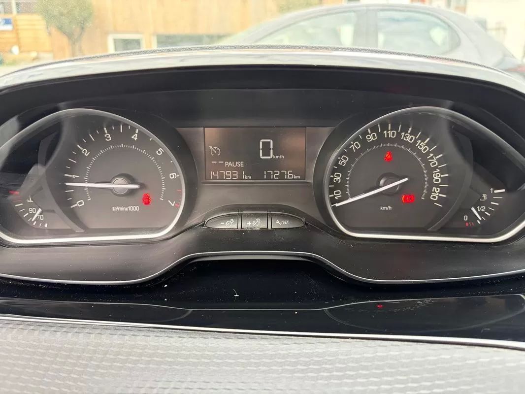 peugeot-208-2017-gasolina-1199cc