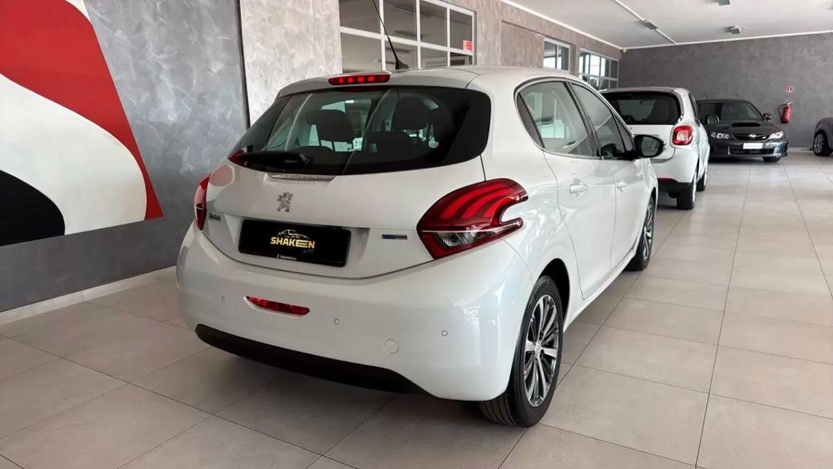 peugeot-208-2017-gasolina-1199cc