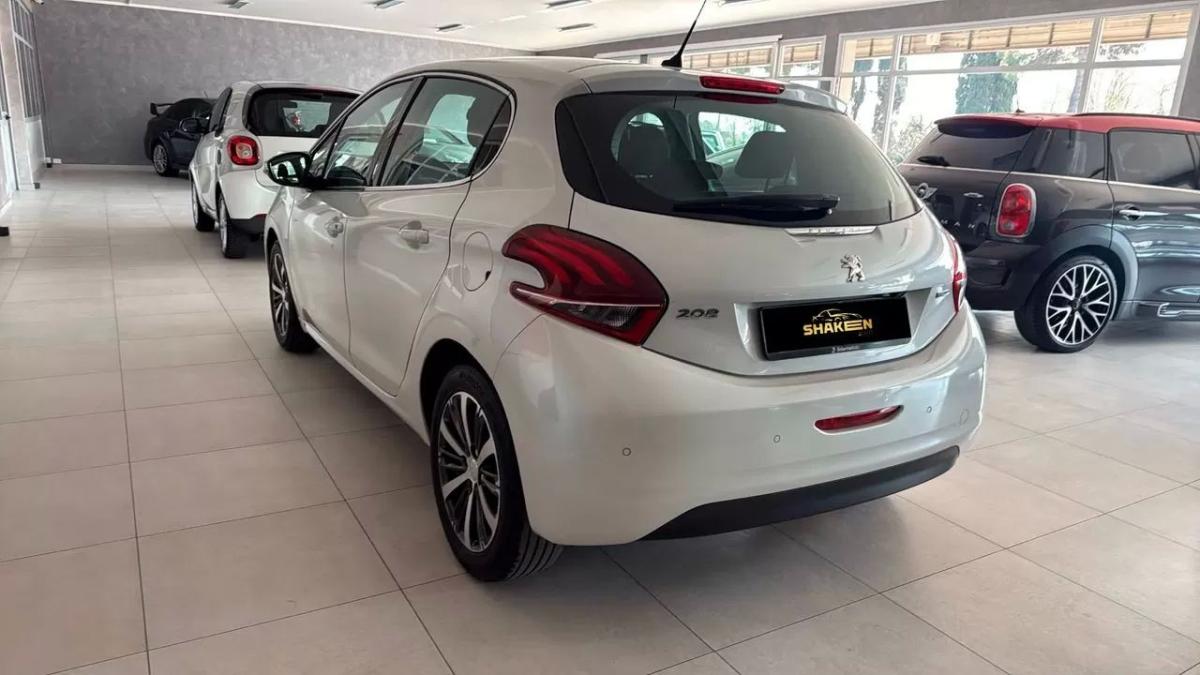 peugeot-208-2017-gasolina-1199cc