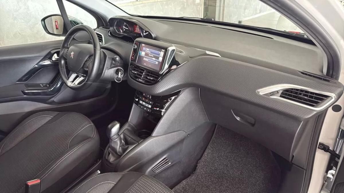 peugeot-208-2017-gasolina-1199cc