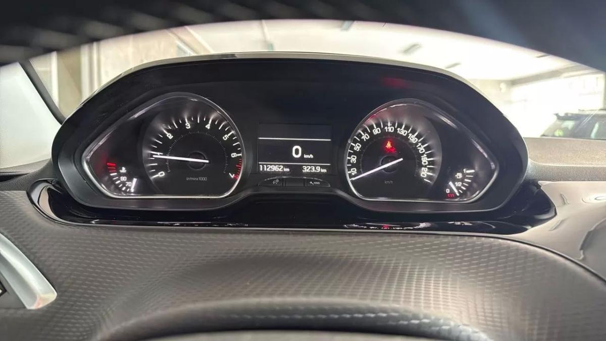 peugeot-208-2017-gasolina-1199cc