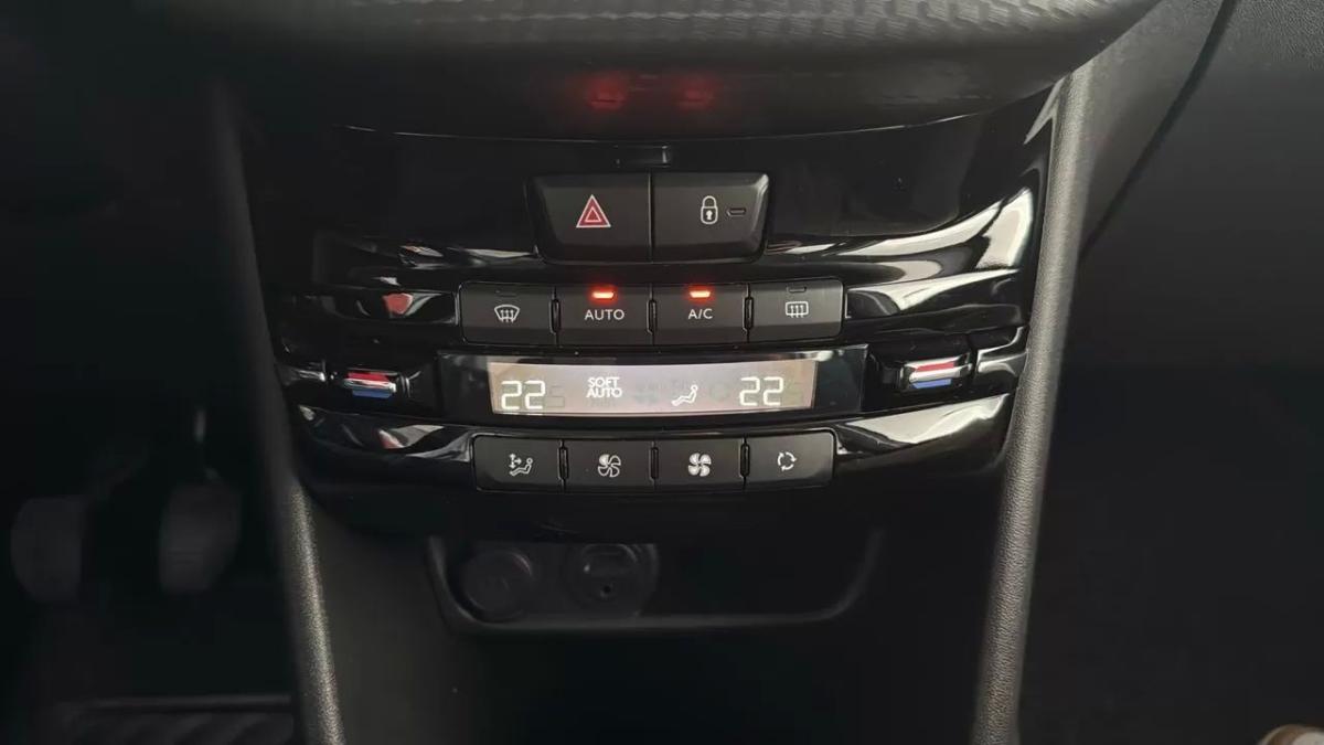 peugeot-208-2017-gasolina-1199cc