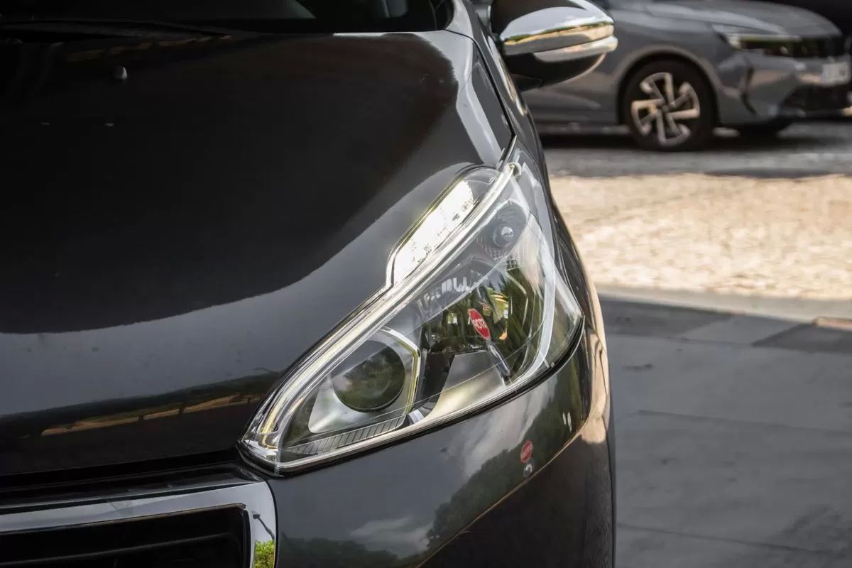 peugeot-208-2017-gasolina-1199cc