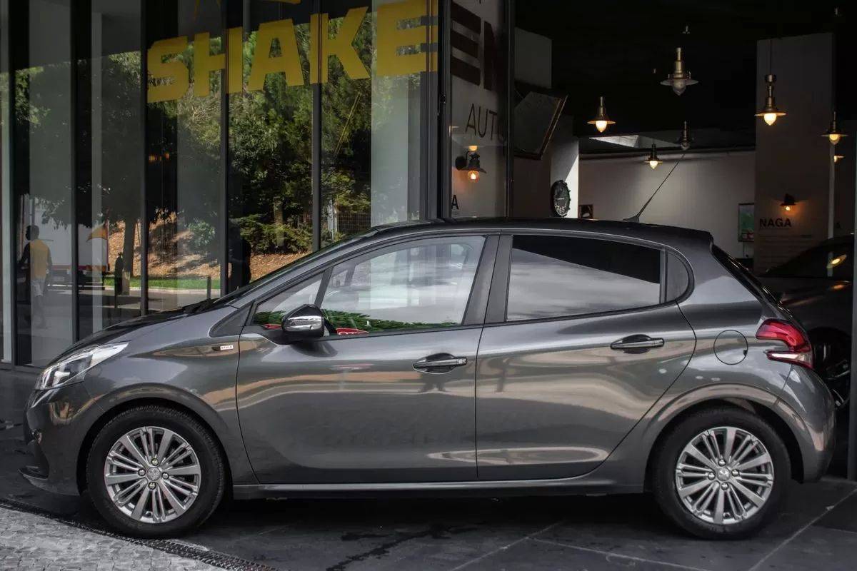 peugeot-208-2017-gasolina-1199cc