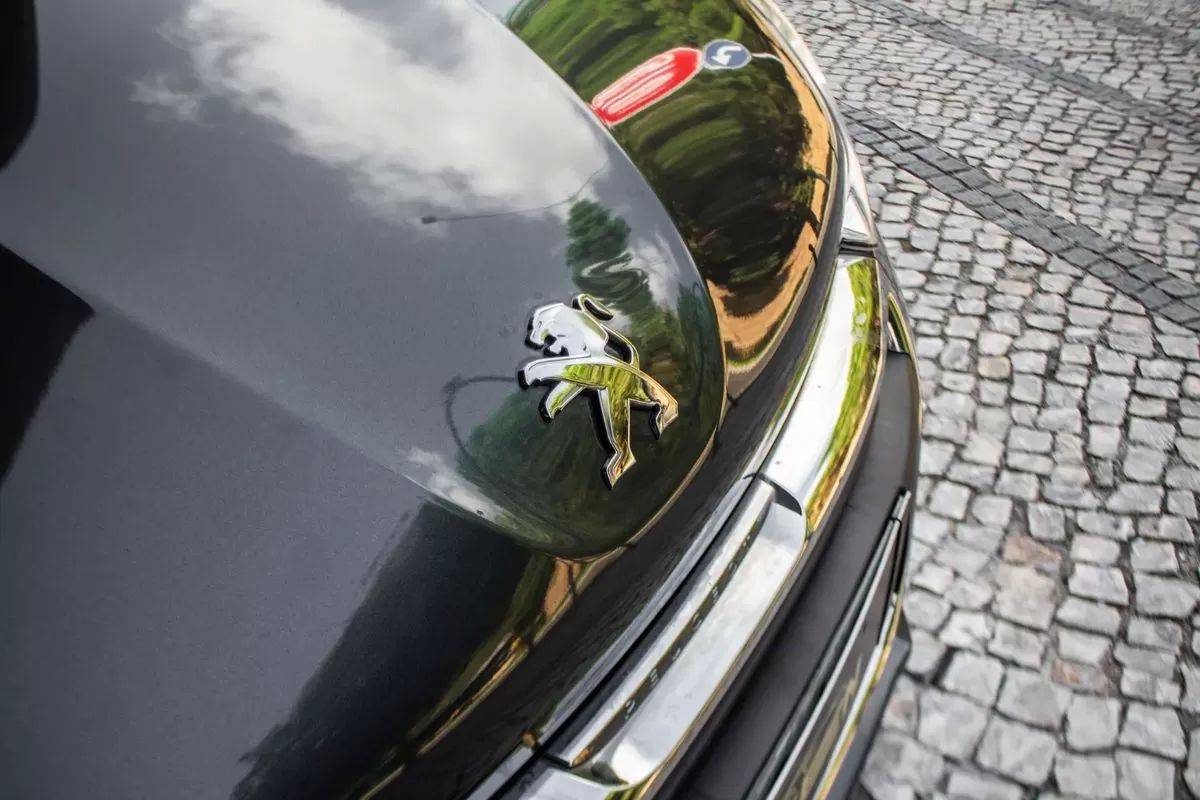 peugeot-208-2017-gasolina-1199cc