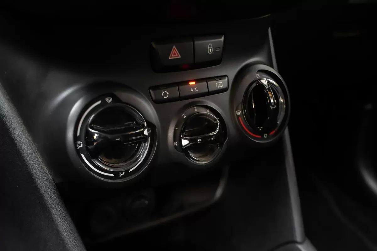 peugeot-208-2017-gasolina-1199cc