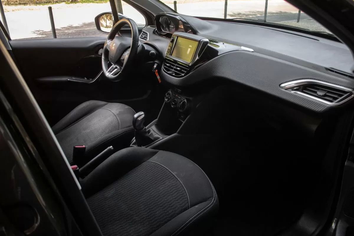 peugeot-208-2017-gasolina-1199cc