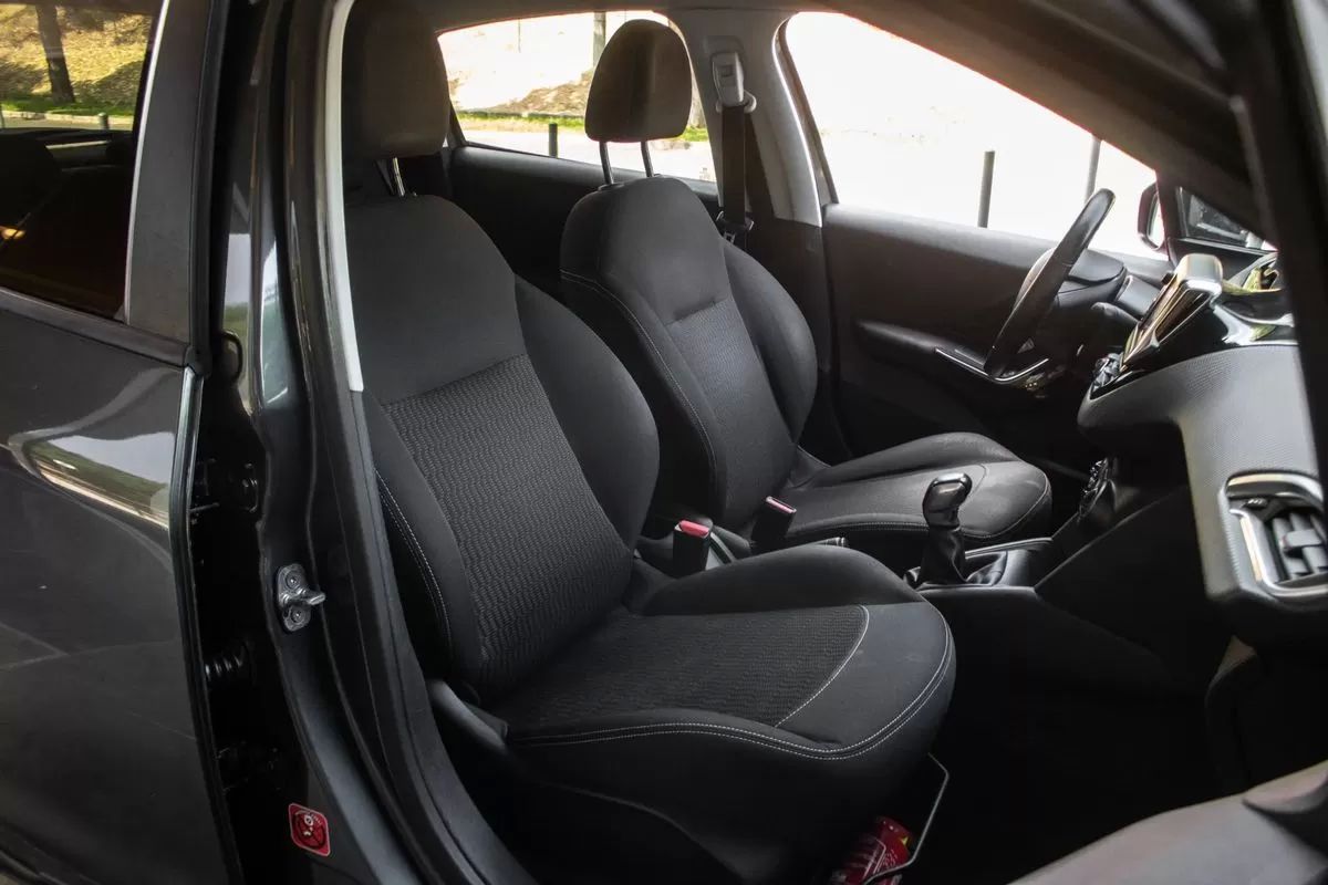 peugeot-208-2017-gasolina-1199cc