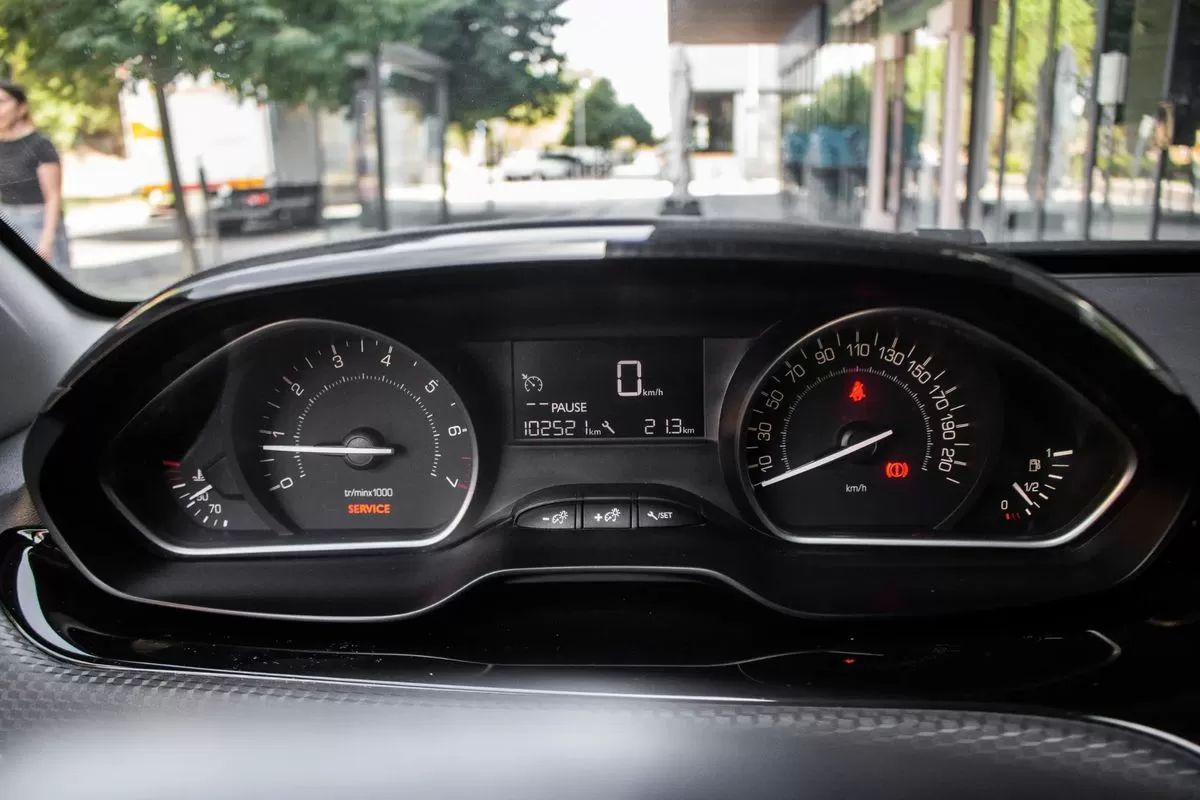peugeot-208-2017-gasolina-1199cc