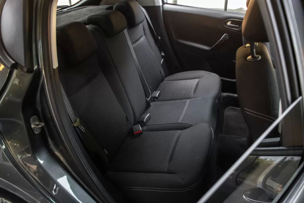 peugeot-208-2017-gasolina-1199cc