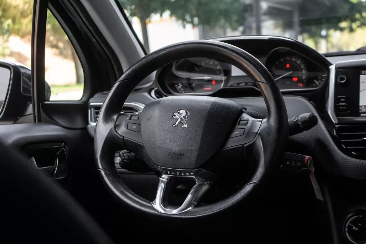 peugeot-208-2017-gasolina-1199cc