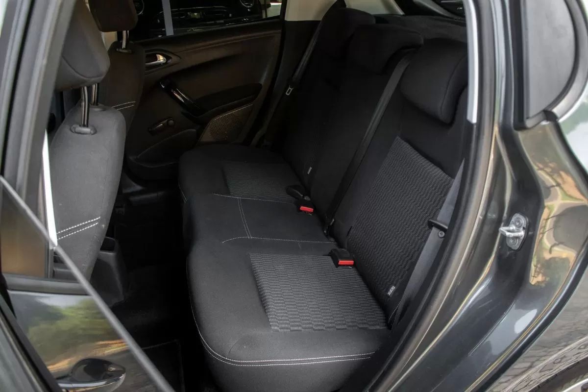 peugeot-208-2017-gasolina-1199cc