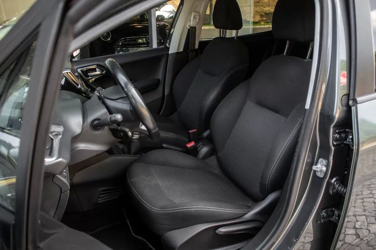 peugeot-208-2017-gasolina-1199cc