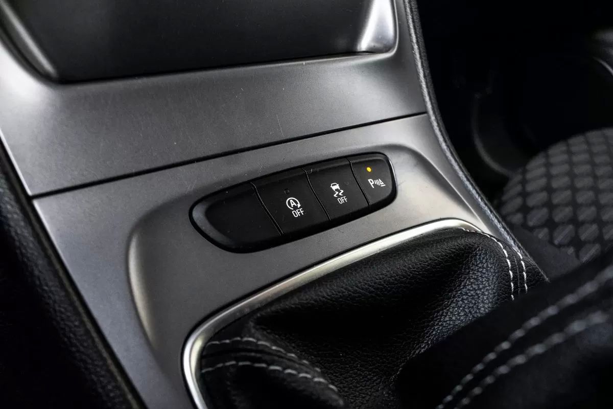 opel-astra-2018-diesel-1598cc