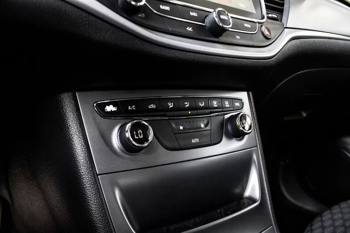 opel-astra-2018-diesel-1598cc