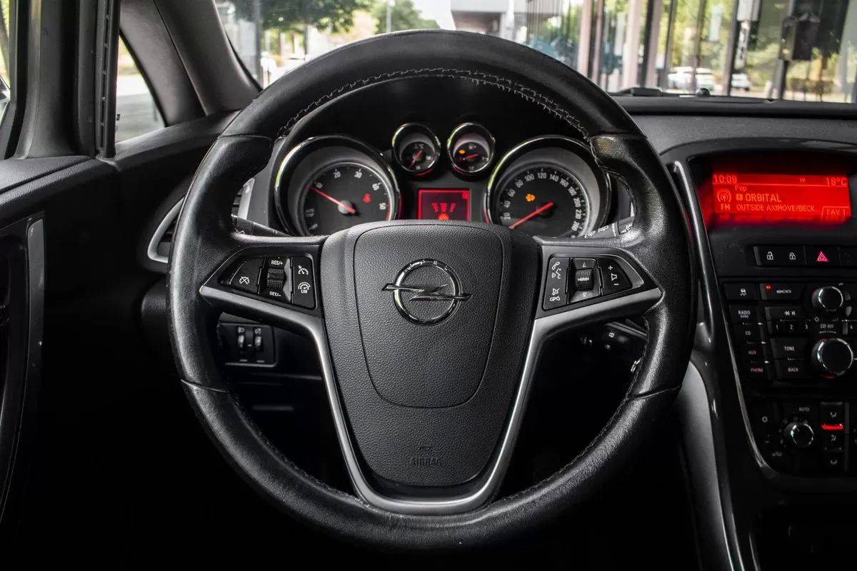 opel-astra-sport-tourer-2013-diesel-1248cc