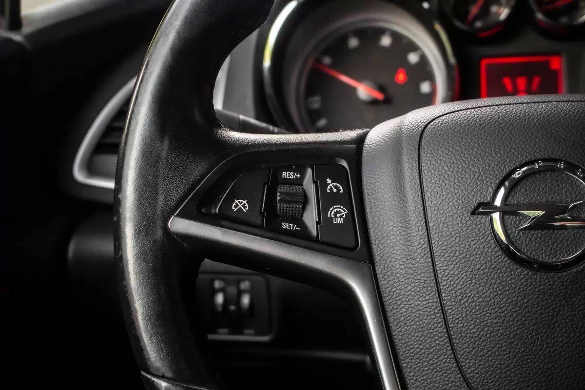 opel-astra-sport-tourer-2013-diesel-1248cc