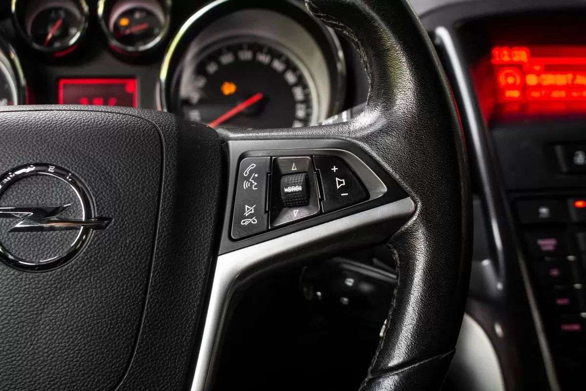 opel-astra-sport-tourer-2013-diesel-1248cc