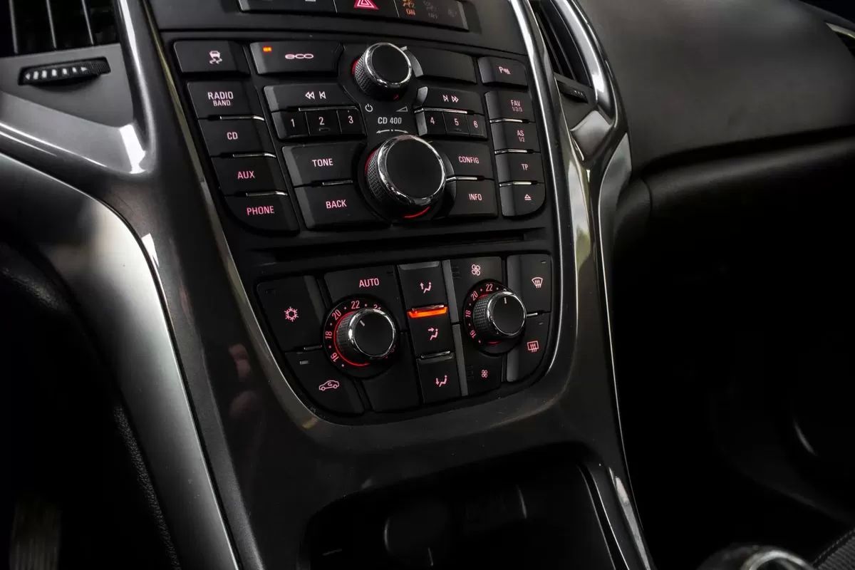 opel-astra-sport-tourer-2013-diesel-1248cc