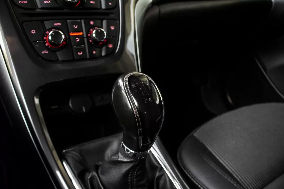 opel-astra-sport-tourer-2013-diesel-1248cc