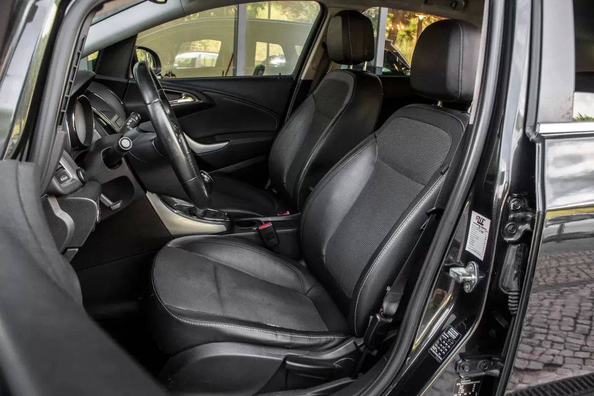 opel-astra-sport-tourer-2013-diesel-1248cc