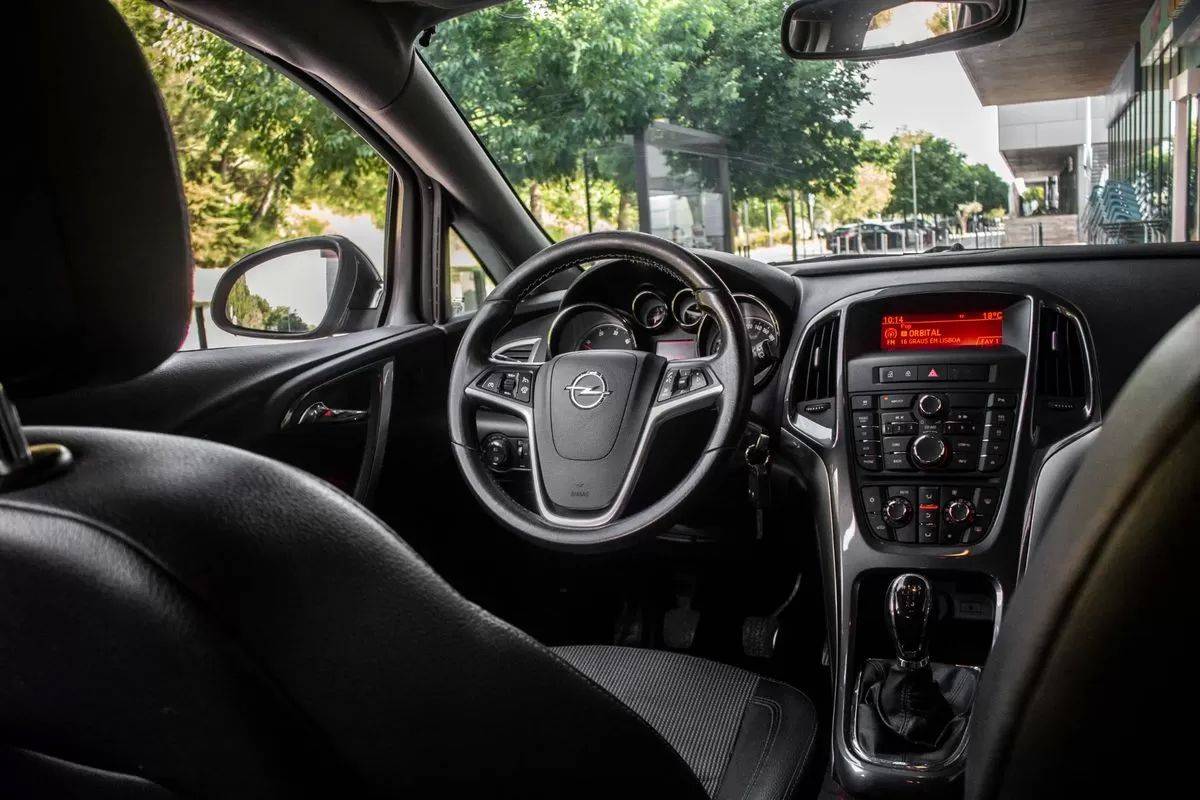 opel-astra-sport-tourer-2013-diesel-1248cc