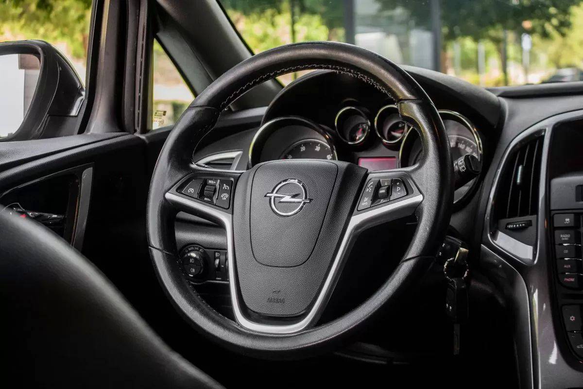 opel-astra-sport-tourer-2013-diesel-1248cc