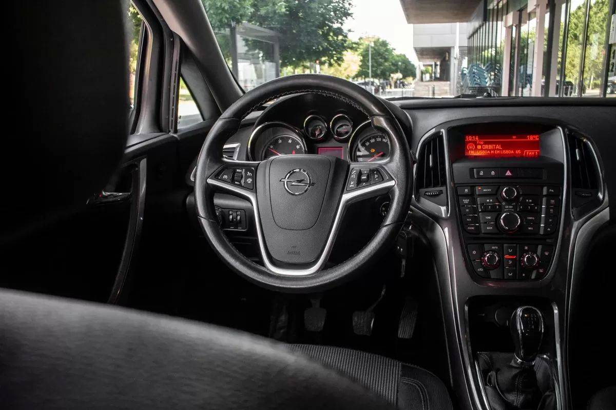 opel-astra-sport-tourer-2013-diesel-1248cc