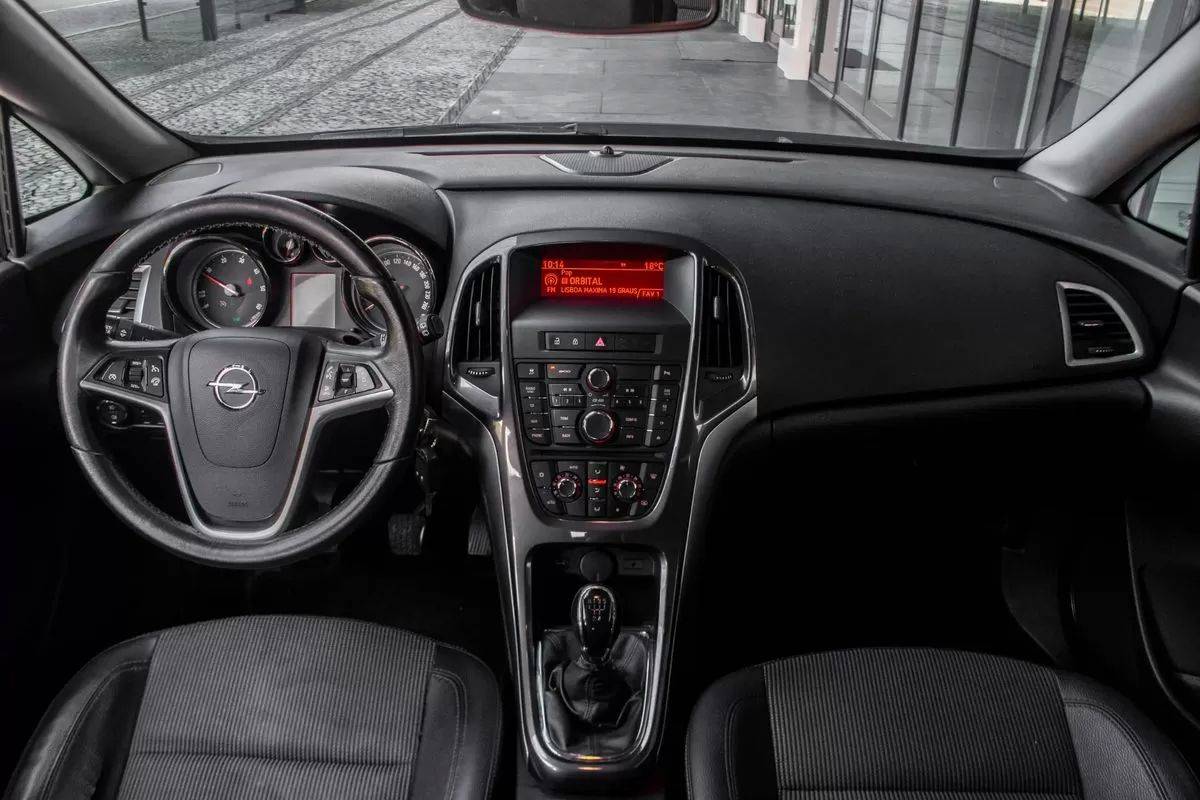 opel-astra-sport-tourer-2013-diesel-1248cc