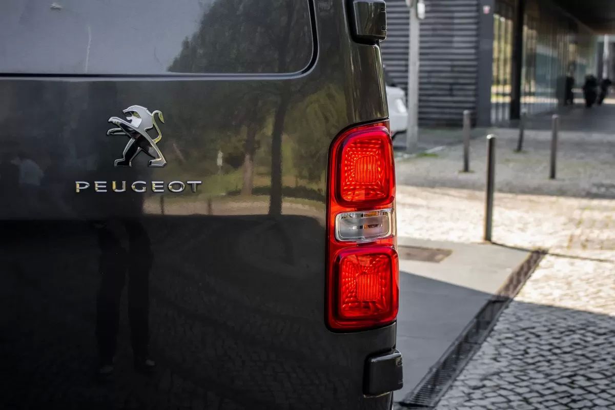peugeot-expert-2021-diesel-1997cc