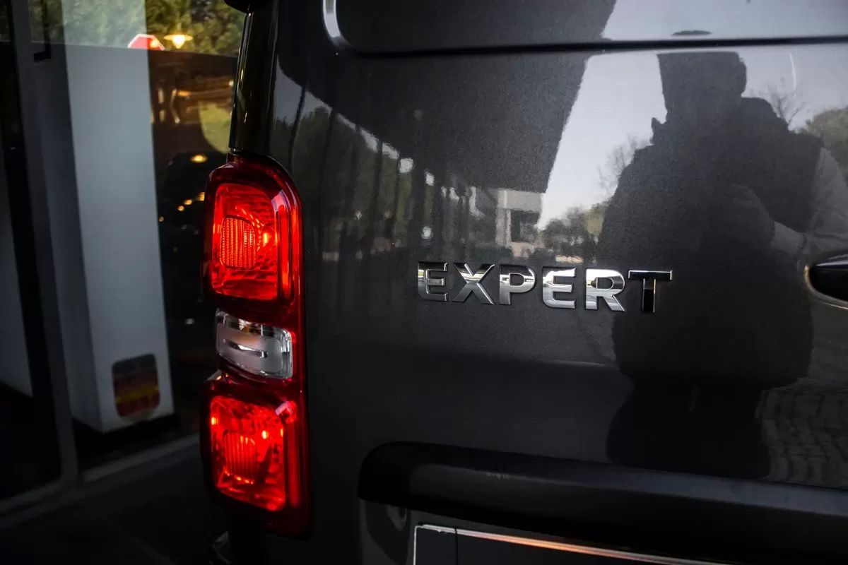 peugeot-expert-2021-diesel-1997cc