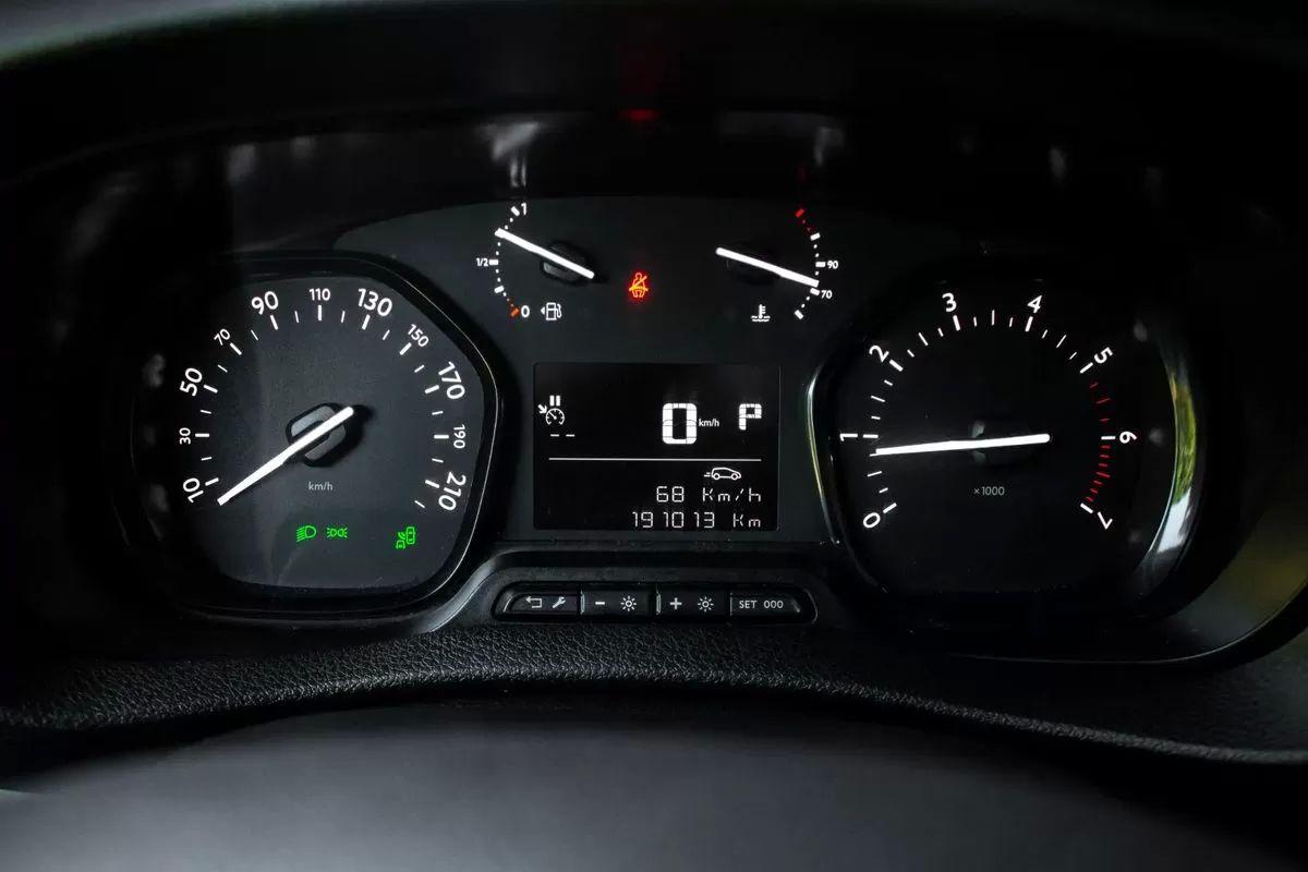 peugeot-expert-2021-diesel-1997cc