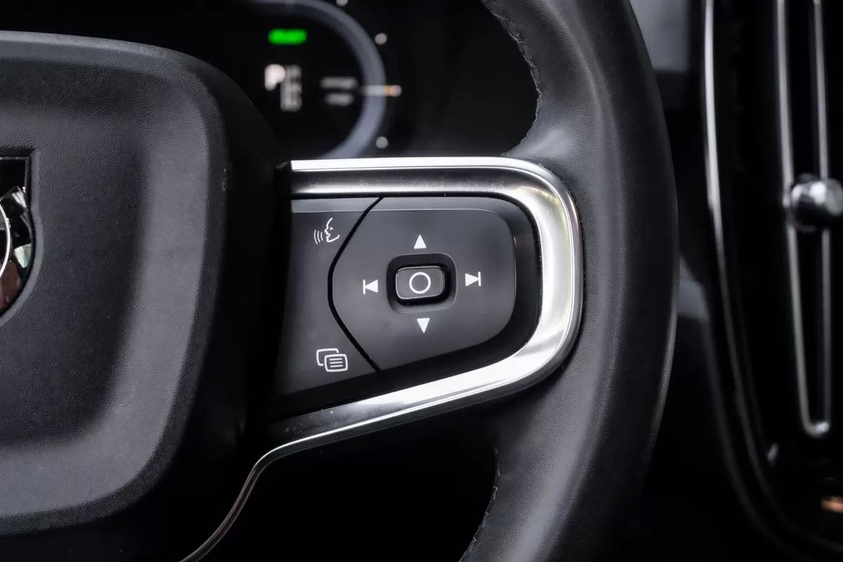 volvo-xc40-2023-eletrico-0cc