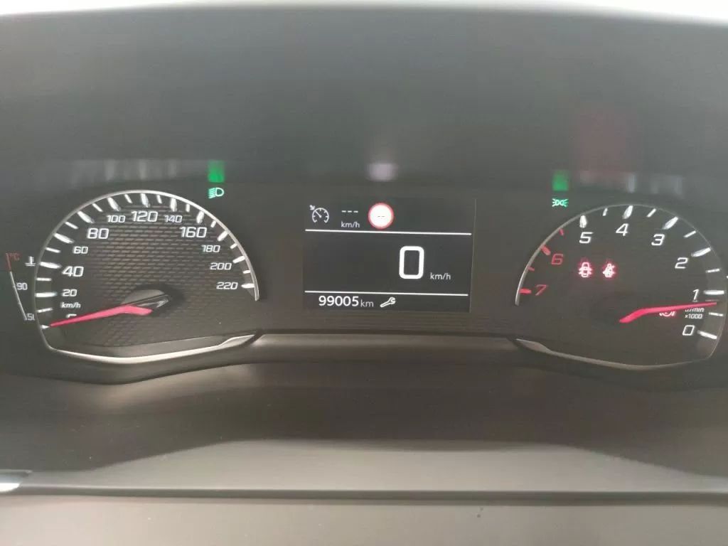 peugeot-208-2023-diesel-1499cc