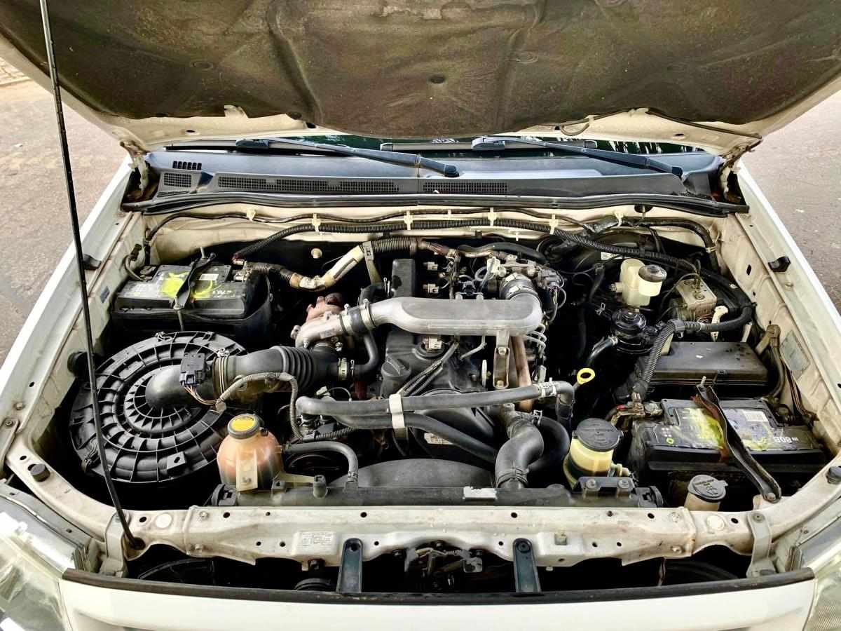toyota-hilux-2006-diesel-2494cc