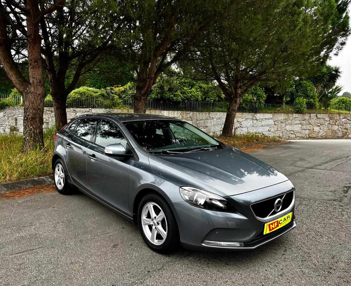 volvo-v40-2016-diesel-1969cc