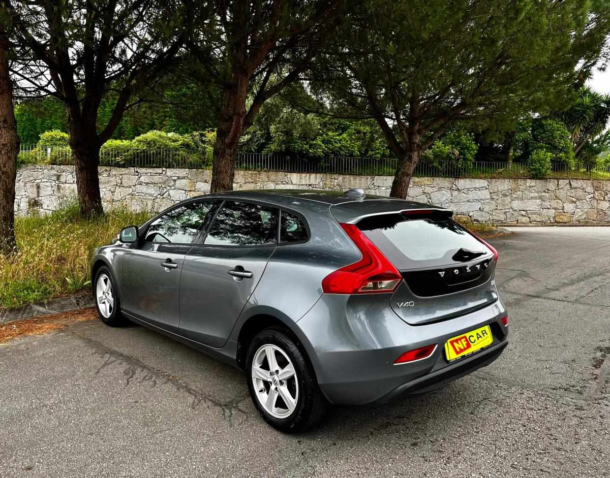volvo-v40-2016-diesel-1969cc