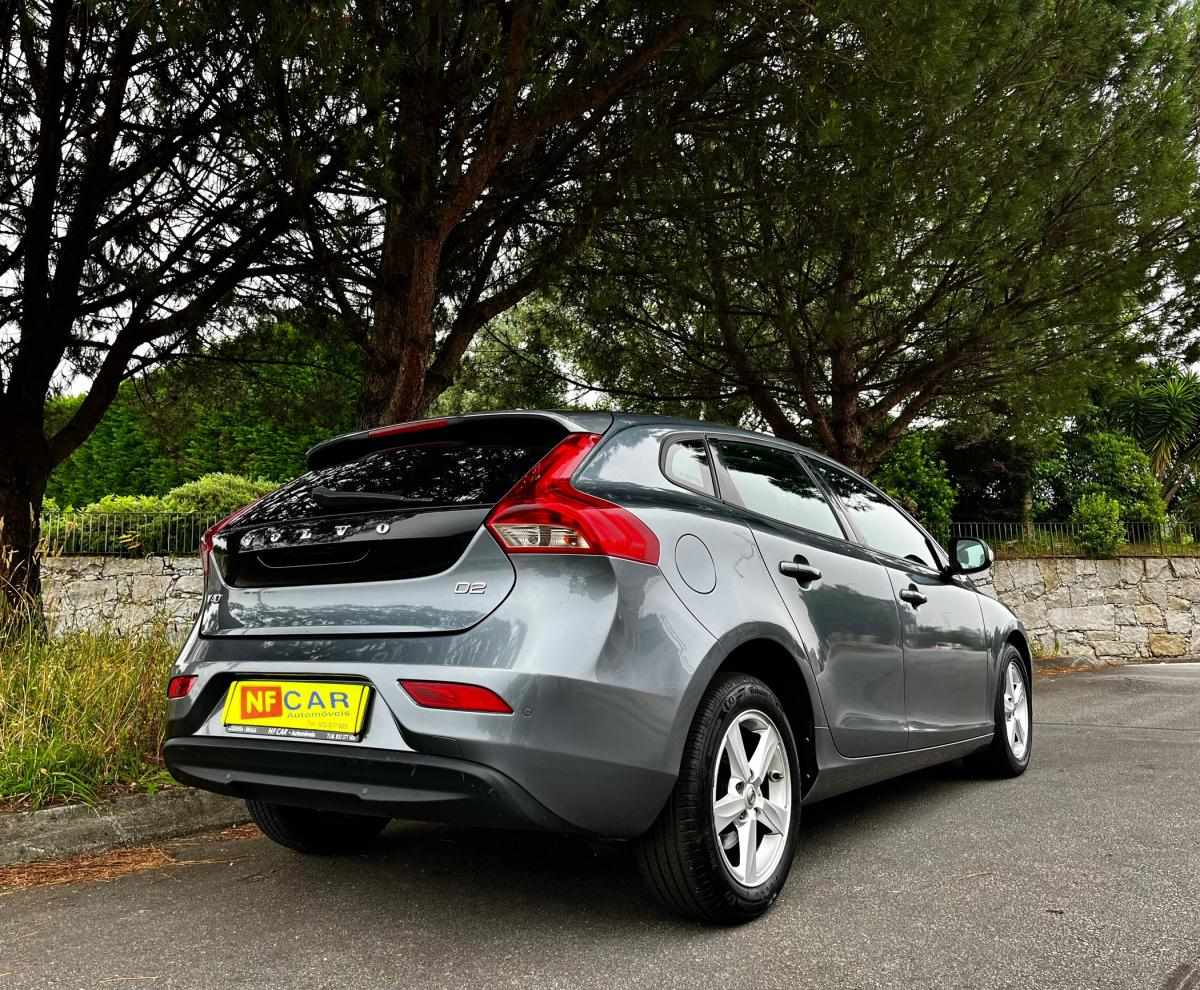 volvo-v40-2016-diesel-1969cc