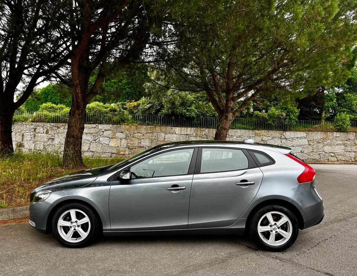 volvo-v40-2016-diesel-1969cc