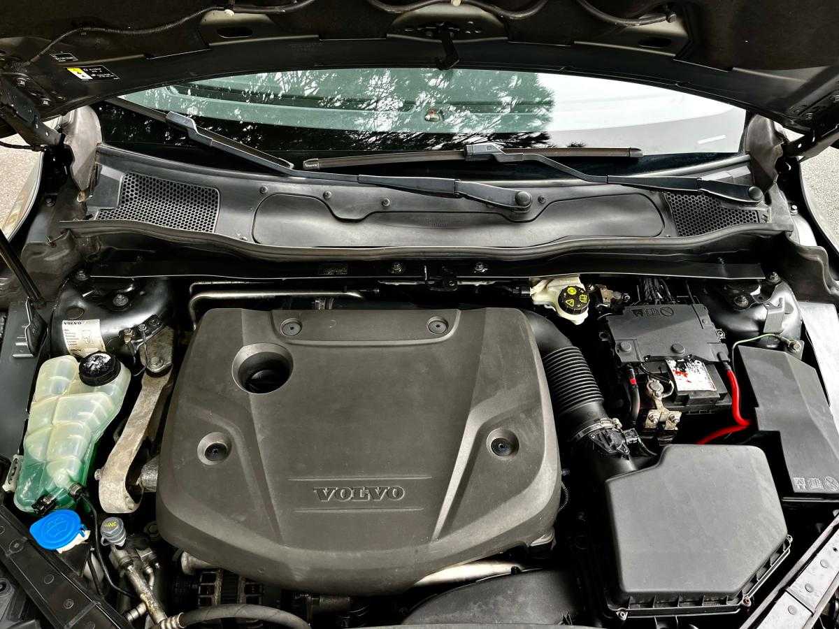 volvo-v40-2016-diesel-1969cc