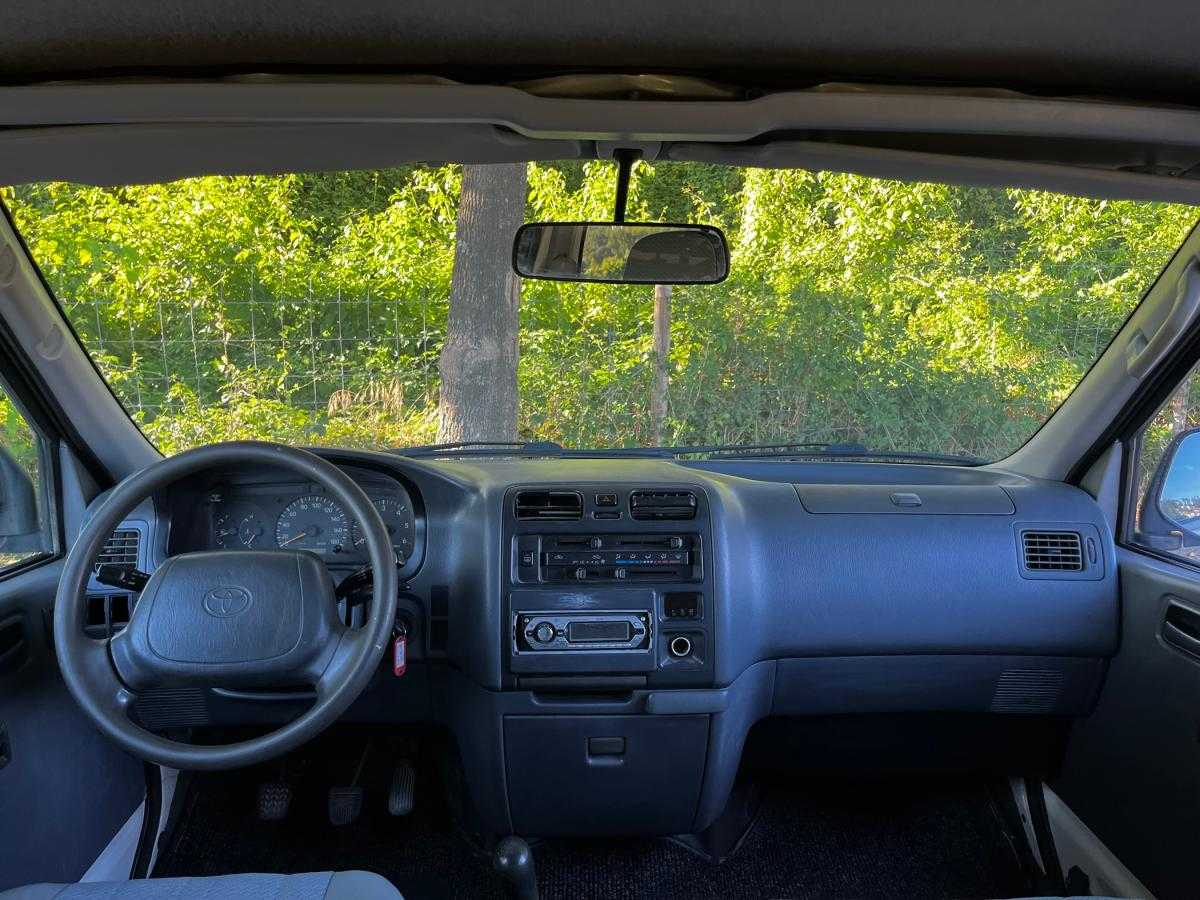 toyota-hiace-2006-diesel-2494cc