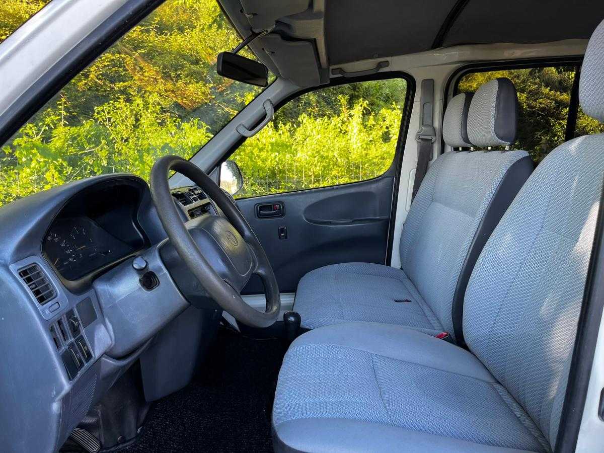 toyota-hiace-2006-diesel-2494cc
