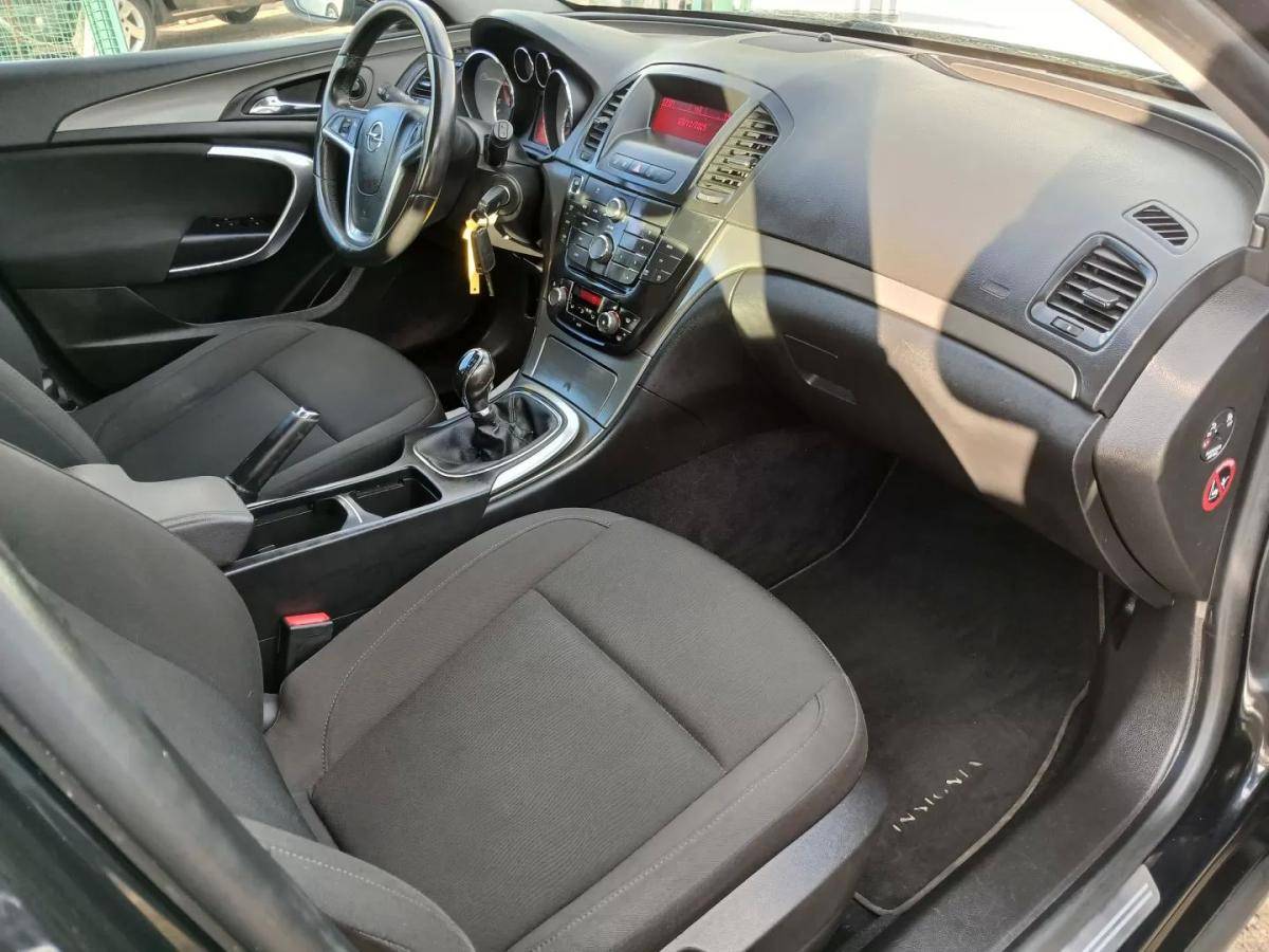 opel-insignia-sports-tourer-2011-diesel-1956cc