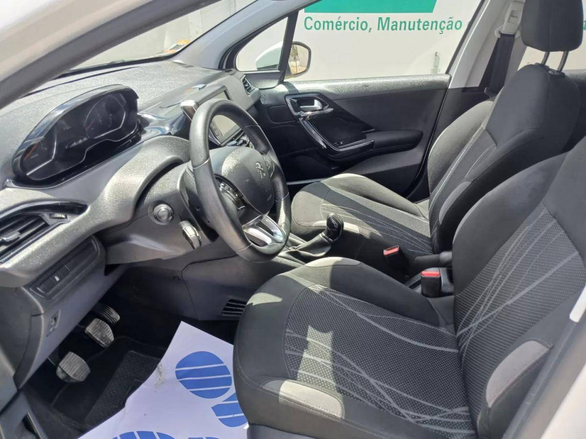 peugeot-208-2014-gasolina-1199cc