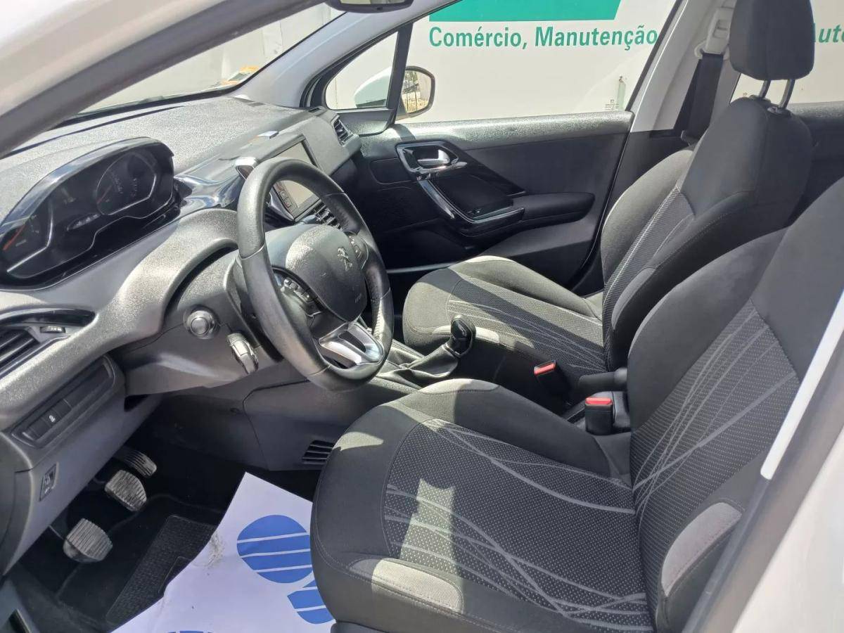 peugeot-208-2014-gasolina-1199cc
