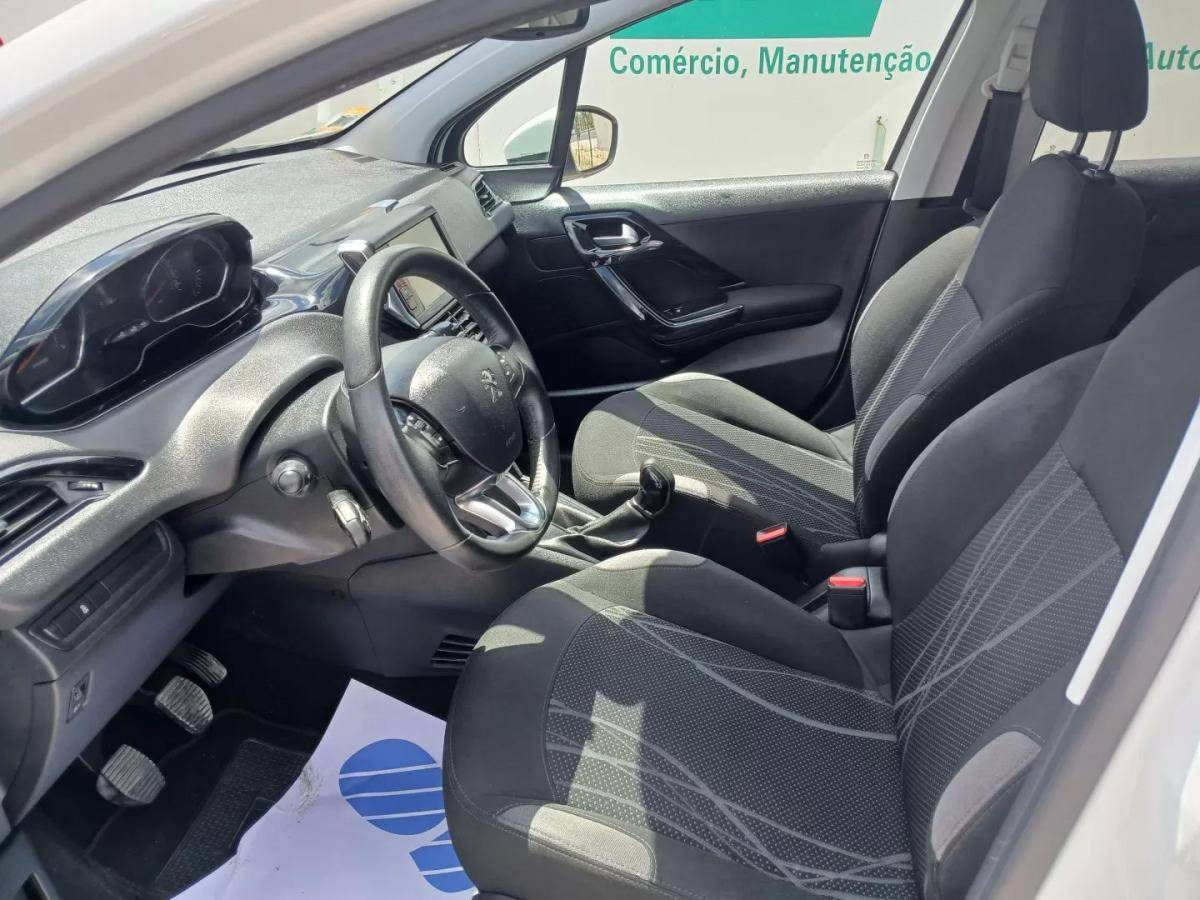 peugeot-208-2014-gasolina-1199cc