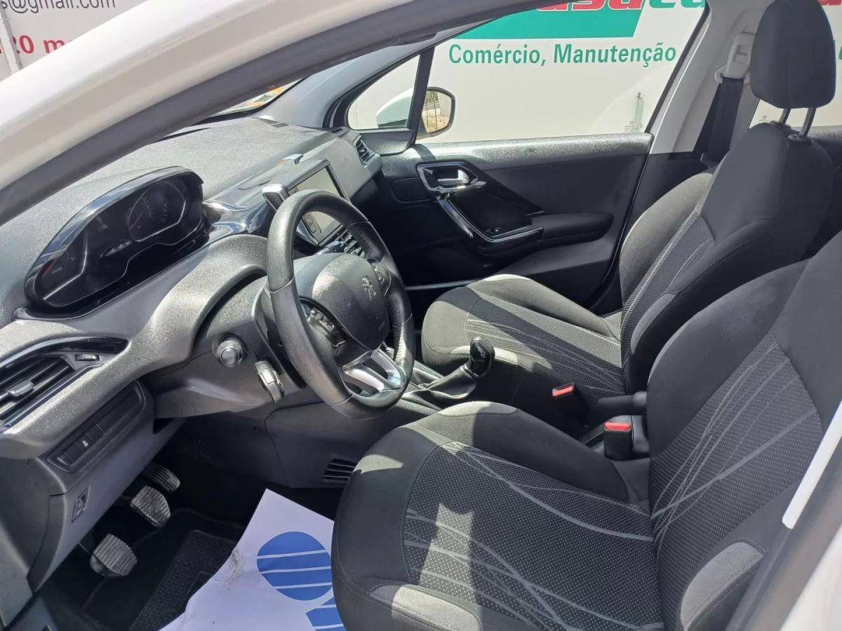 peugeot-208-2014-gasolina-1199cc