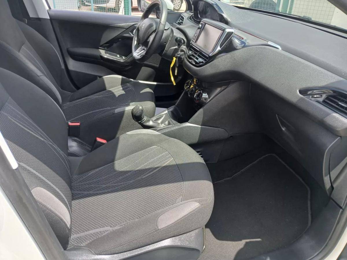 peugeot-208-2014-gasolina-1199cc