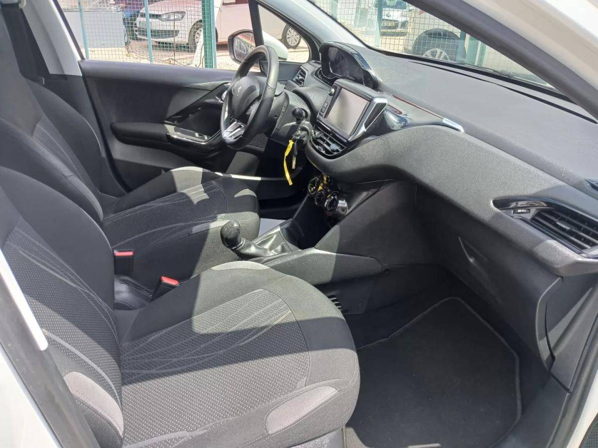 peugeot-208-2014-gasolina-1199cc
